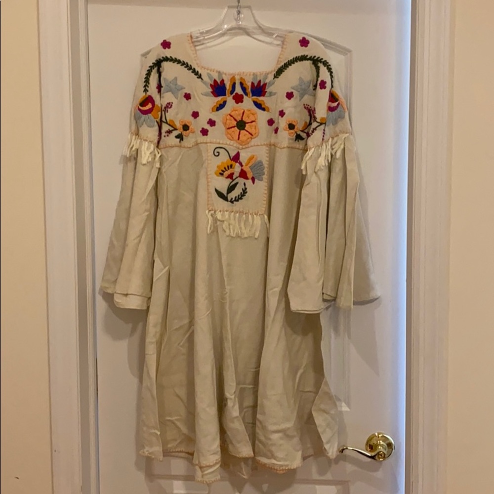NWT Tuchinda embroidered dress - M